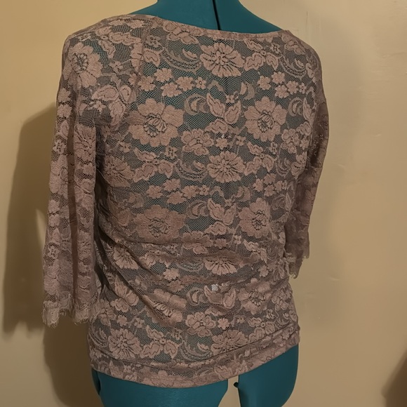 Sheer lace top - Picture 2 of 4